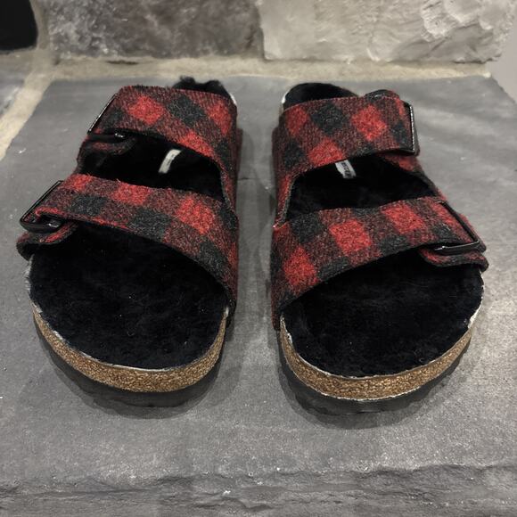 NEW w Defect Birkenstock Arizona Shearling Buffalo Plaid Red Black Size 45 - Picture 2 of 11